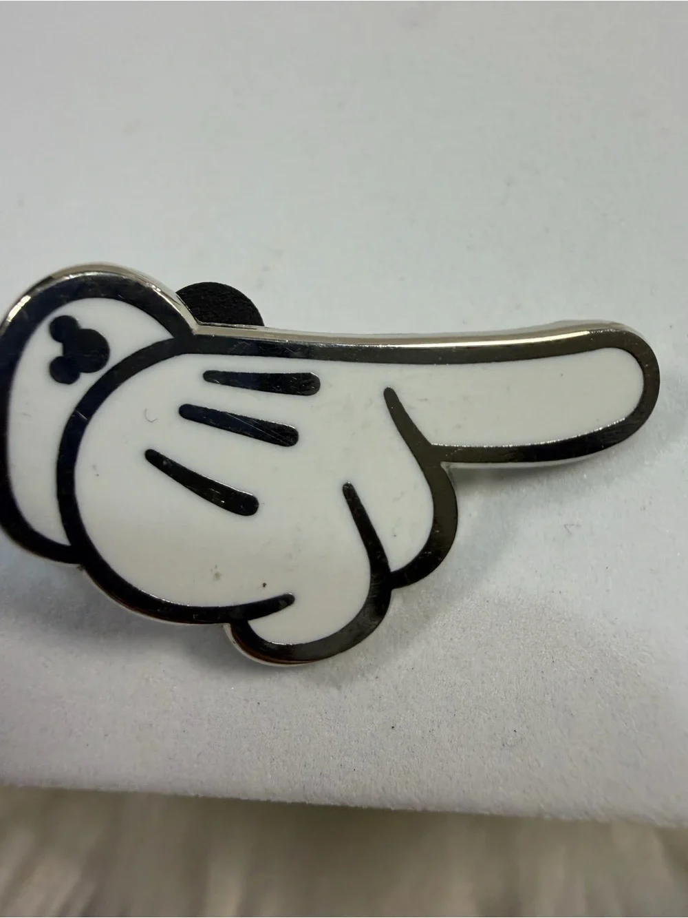 💙3/$20💙 DISNEY Mickey Mouse Gloved Hand Pointing Enamel Pin